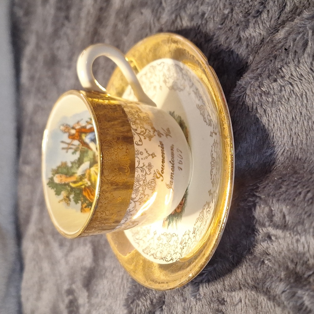 22k Gold George & Martha Crest of Gold Teacup and saucer